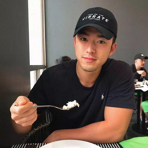 广州网红男模吃瓜,揭秘幕后真相与网络热议  第2张